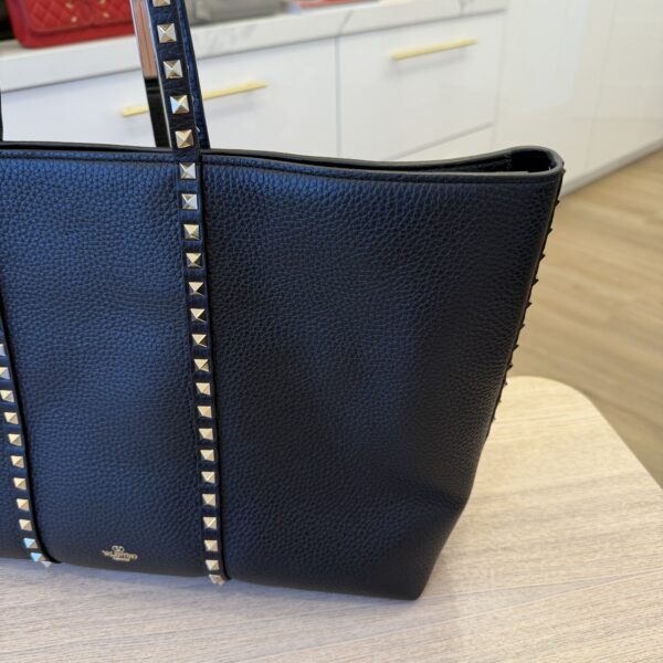 Valentino Garavani Rockstud Shopping Bag in Grainy Calfskin Black