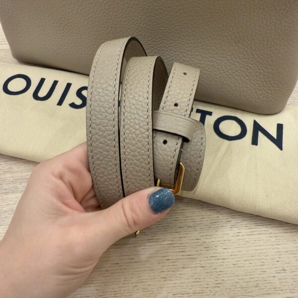 Louis Vuitton Taurillon Capucines MM