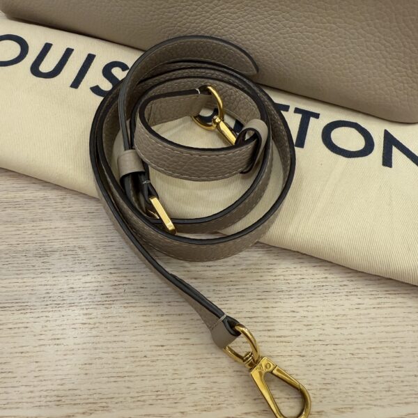 Louis Vuitton Taurillon Capucines MM