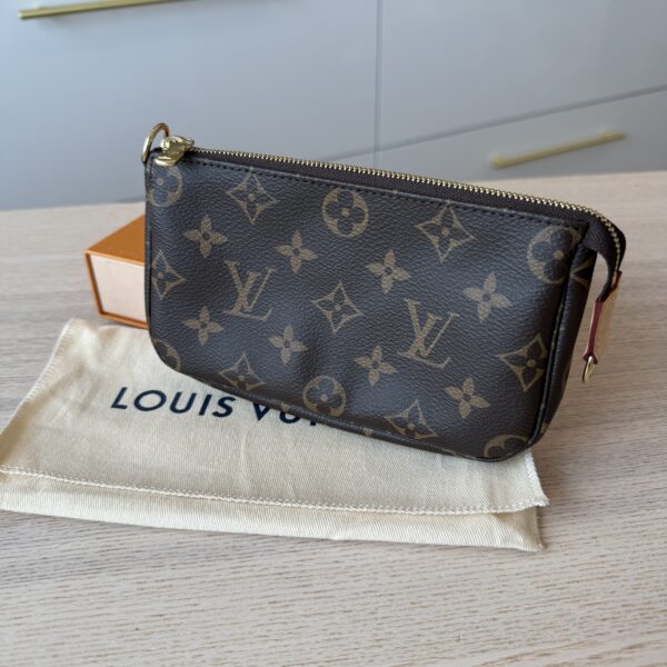 Louis Vuitton Monogram Pochette Bucket Pouch