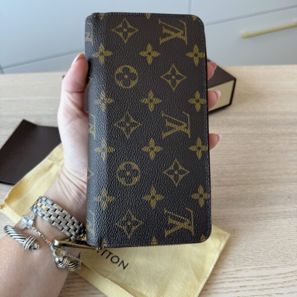 Louis Vuitton Monogram Zippy Wallet