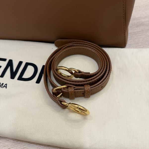 Fendi Vitello Morgan Shiny Nappa Medium Peekaboo Iconic Satchel Cuoio Bluette