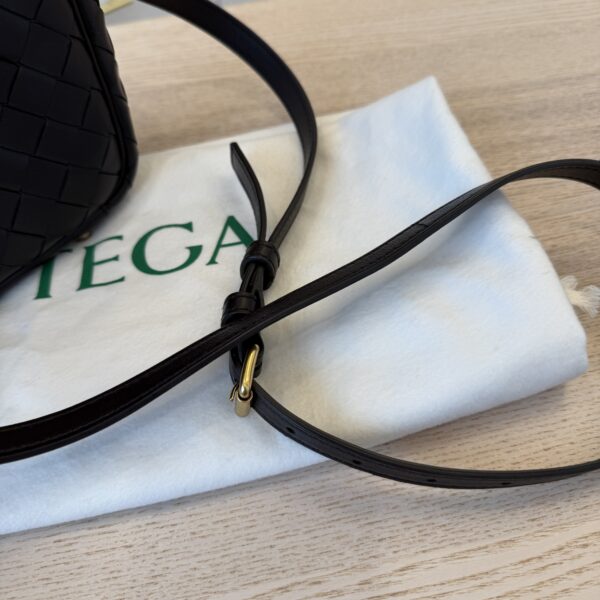 Bottega Veneta Lambskin Intrecciato Small Getaway Fondant