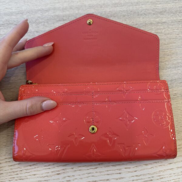 Louis Vuitton Monogram Vernis Sarah Wallet Rose Lichee