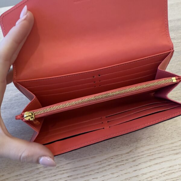 Louis Vuitton Monogram Vernis Sarah Wallet Rose Lichee