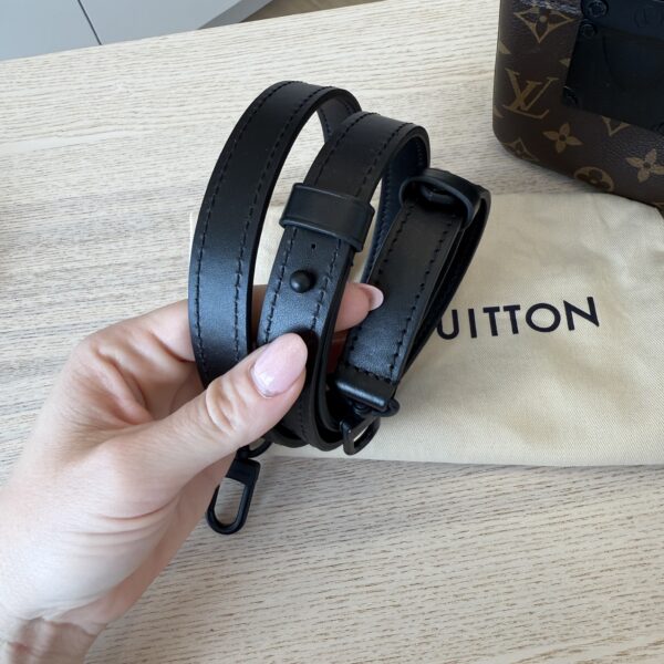 Louis Vuitton Monogram S Lock Vertical Wearable Wallet