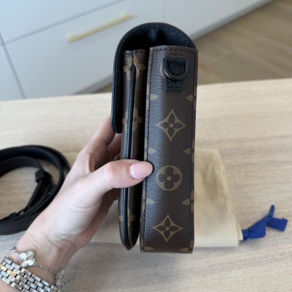 Louis Vuitton Monogram S Lock Vertical Wearable Wallet