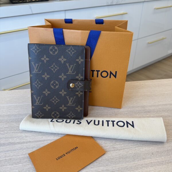 Louis Vuitton Medium Ring Agenda Cover MM