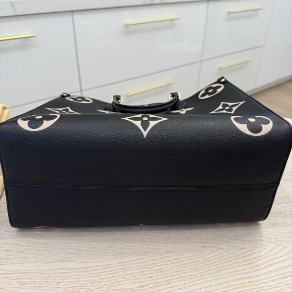 Louis Vuitton Empreinte Monogram Giant Onthego MM Black and Creme