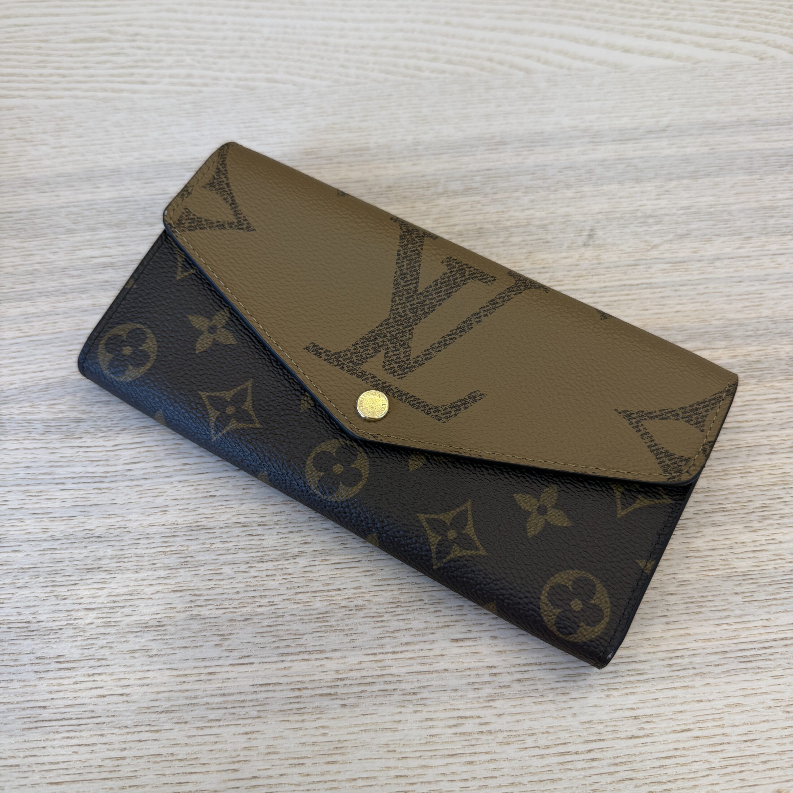Louis Vuitton Monogram Reverse Sarah Wallet