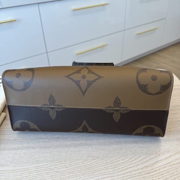 Louis Vuitton Reverse Monogram Giant Onthego MM