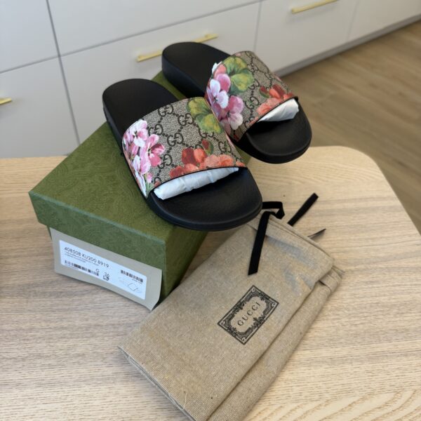 Gucci Women's Blooms Pool Slide Sandals Size 36