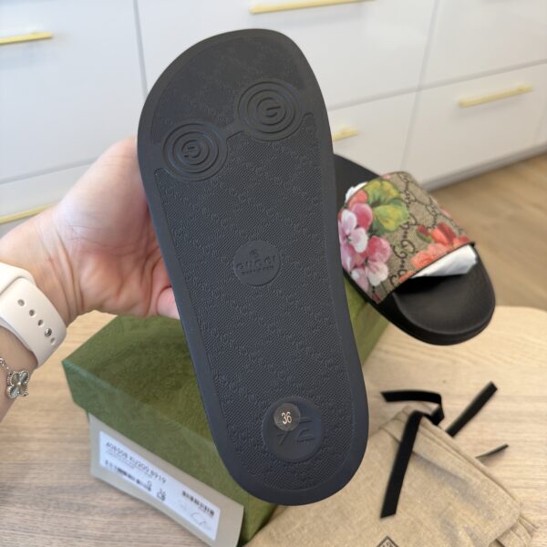 Gucci Women's Blooms Pool Slide Sandals Size 36