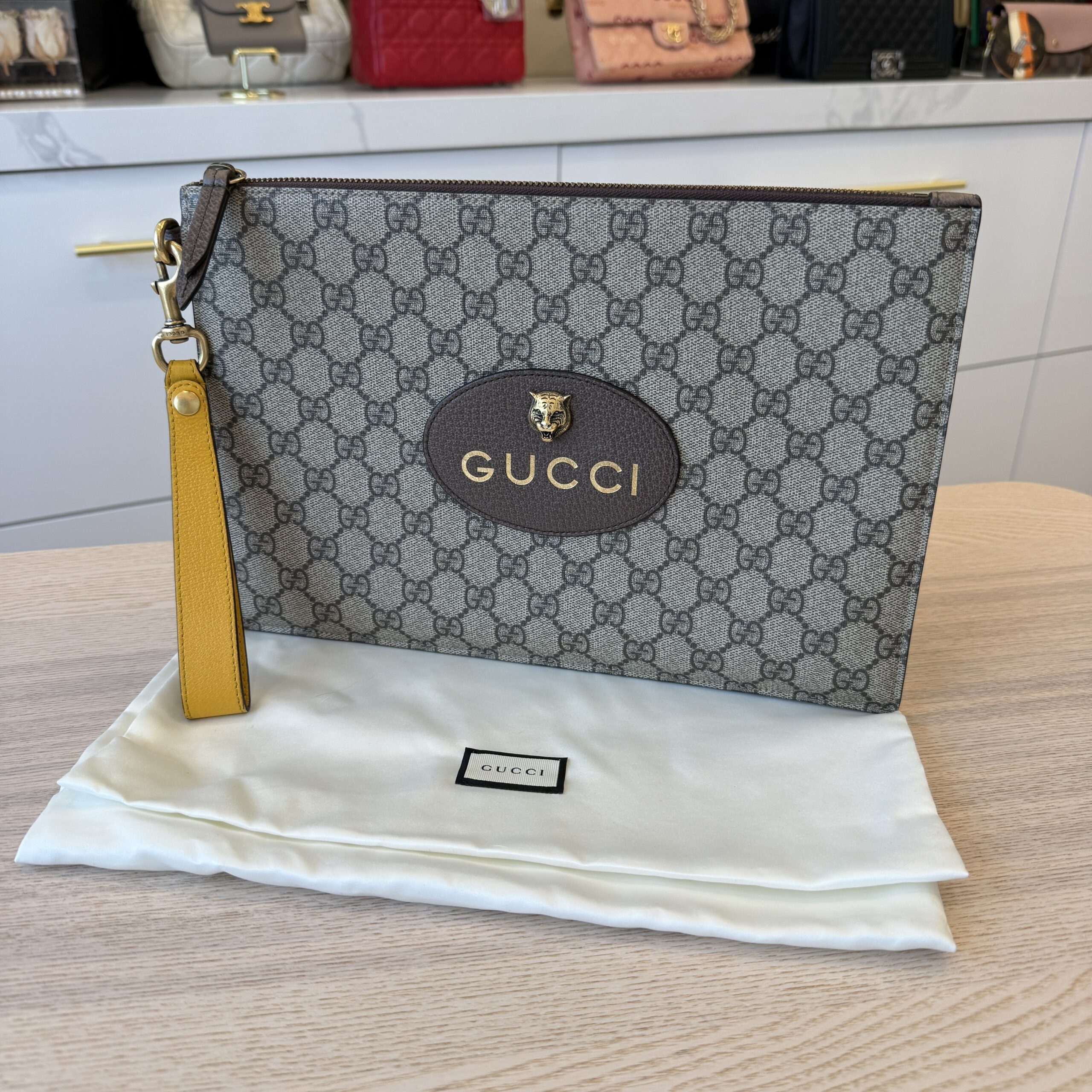Gucci GG Supreme Monogram Neo Vintage Zip Wristlet Pouch Beige New Acero Crop