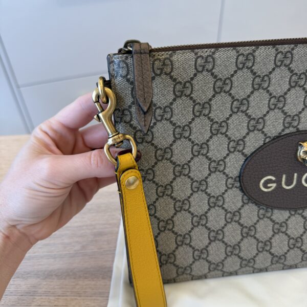 Gucci GG Supreme Monogram Neo Vintage Zip Wristlet Pouch Beige New Acero Crop