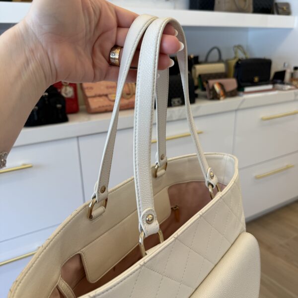 Chanel Caviar Off White Daily Round Tote