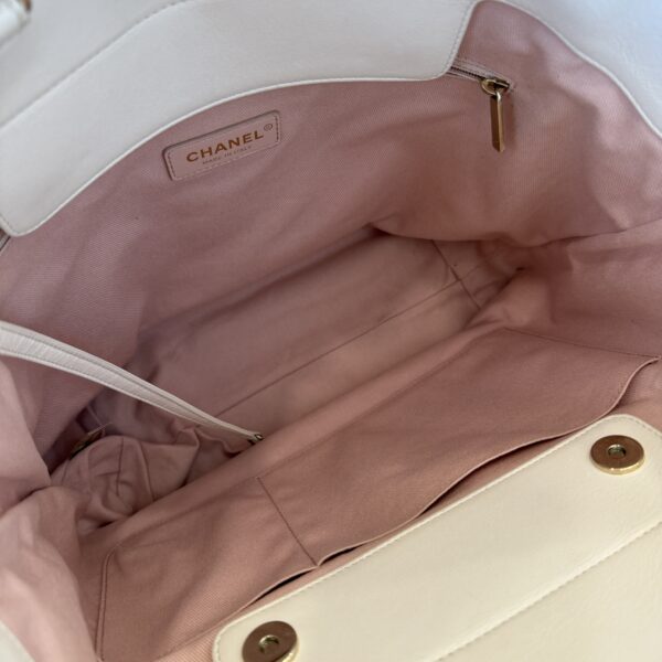 Chanel Caviar Off White Daily Round Tote