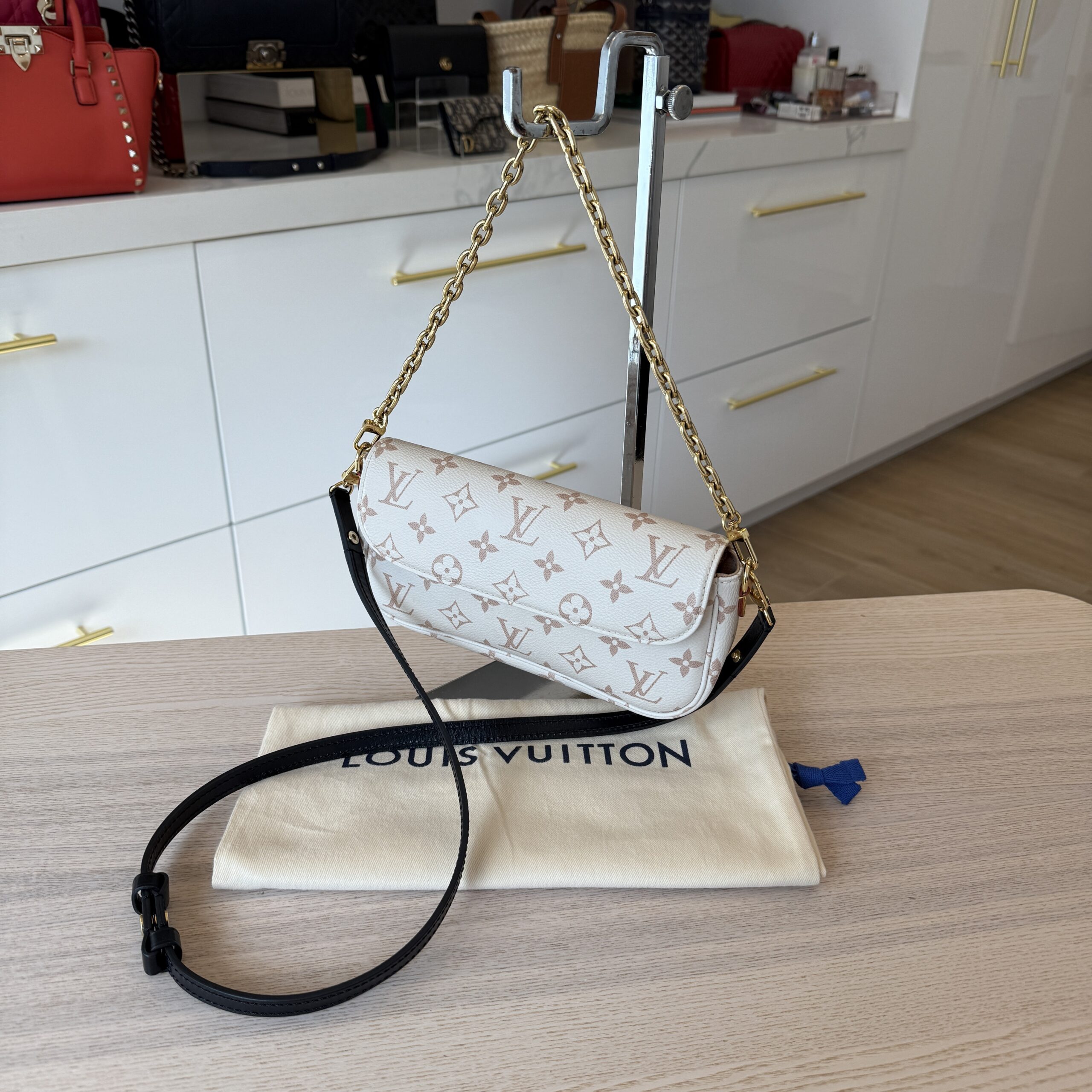 Louis Vuitton Monogram Dune Ivy Wallet On Chain