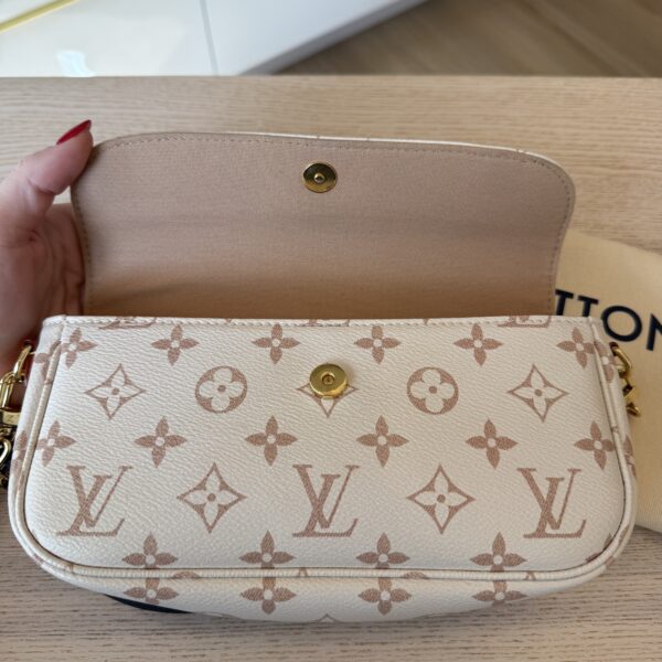 Louis Vuitton Monogram Dune Ivy Wallet On Chain