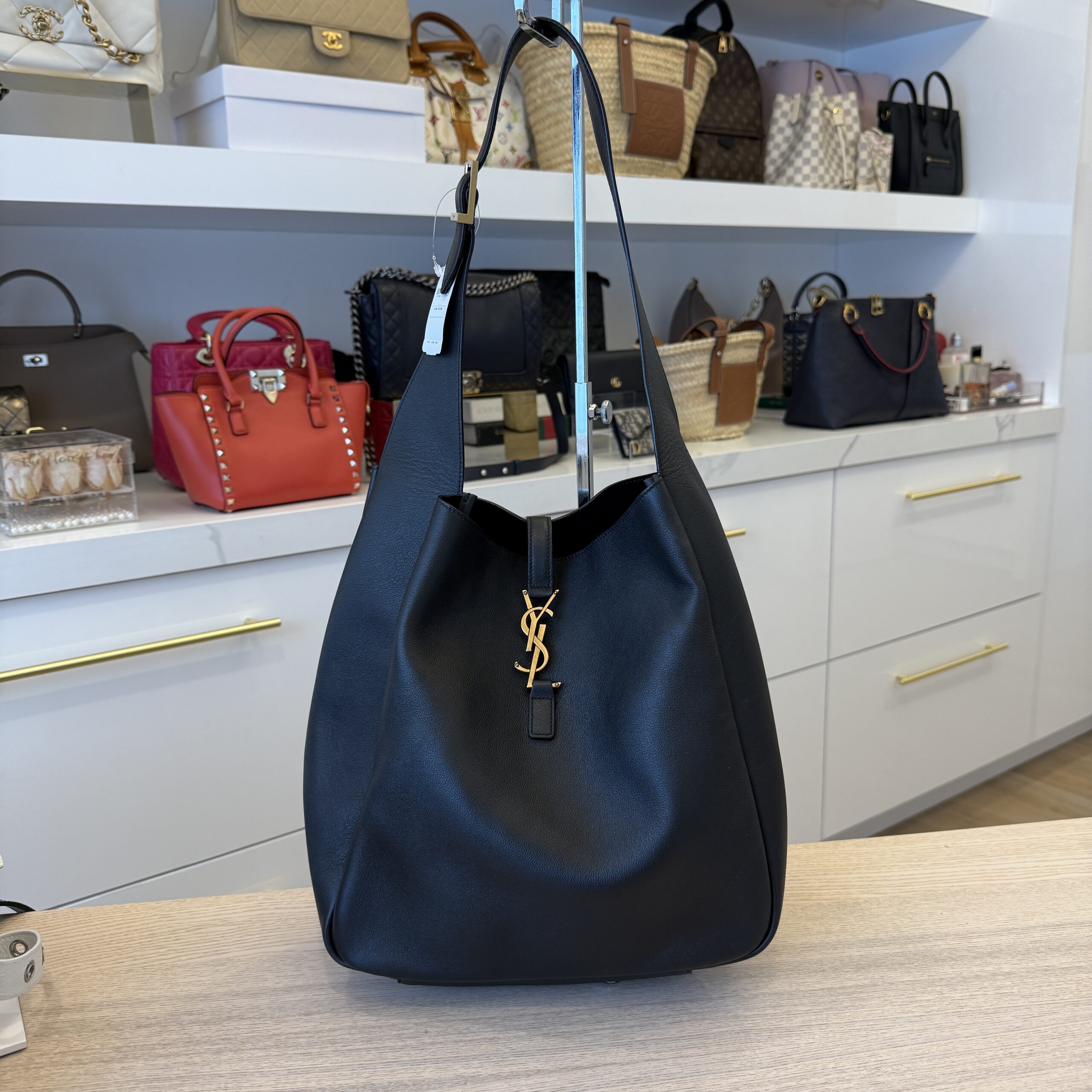 Saint Laurent (YSL) Le 5 à 7 Supple Large Shoulder Bag in Smooth Leather Black