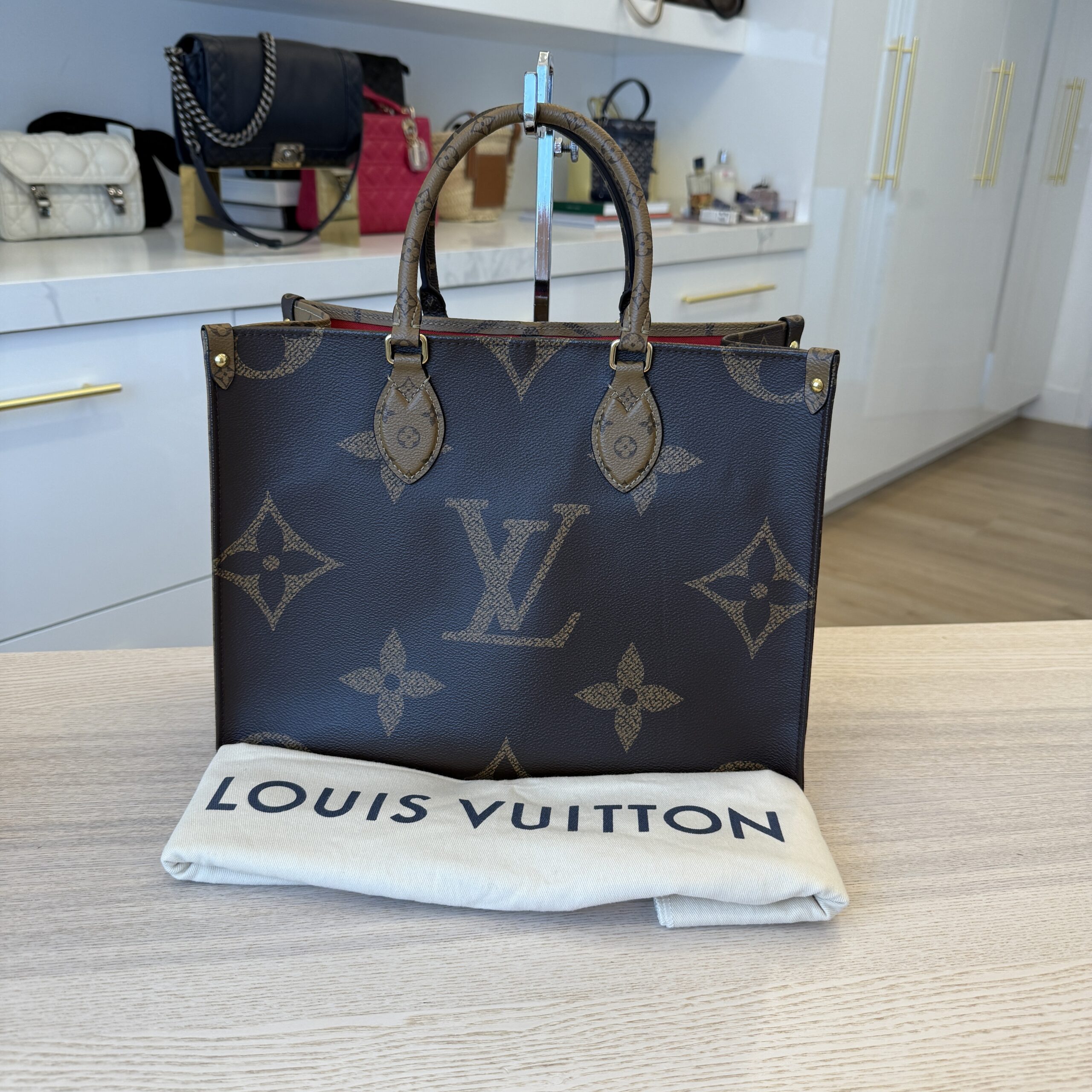 Louis Vuitton Monogram Reverse Giant Onthego MM