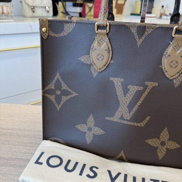 Louis Vuitton Monogram Reverse Giant Onthego MM