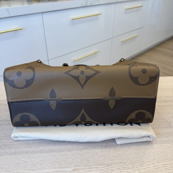 Louis Vuitton Monogram Reverse Giant Onthego MM