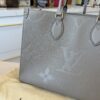 Louis Vuitton Empreinte Monogram Giant Onthego MM Tourterelle