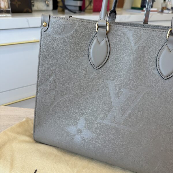 Louis Vuitton Empreinte Monogram Giant Onthego MM Tourterelle