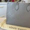 Louis Vuitton Empreinte Monogram Giant Onthego MM Tourterelle