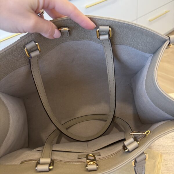 Louis Vuitton Empreinte Monogram Giant Onthego MM Tourterelle