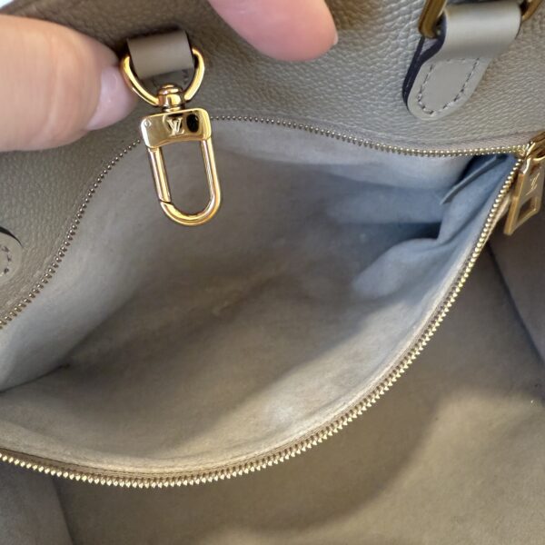 Louis Vuitton Empreinte Monogram Giant Onthego MM Tourterelle