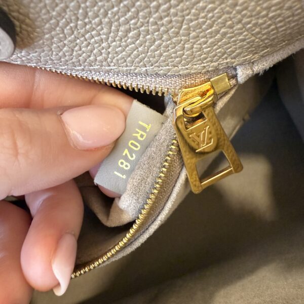 Louis Vuitton Empreinte Monogram Giant Onthego MM Tourterelle