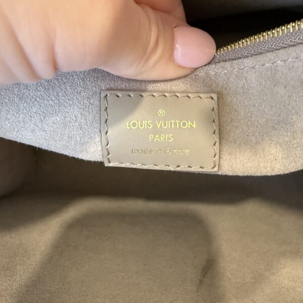 Louis Vuitton Empreinte Monogram Giant Onthego MM Tourterelle