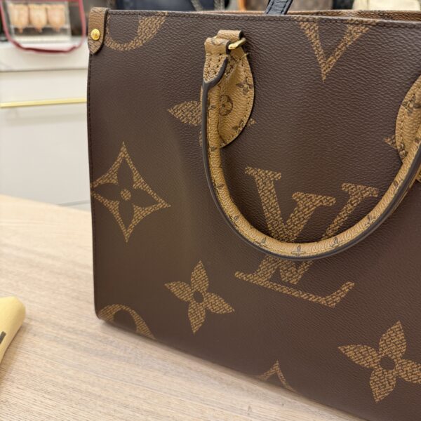 Louis Vuitton Monogram Reverse Giant Onthego MM