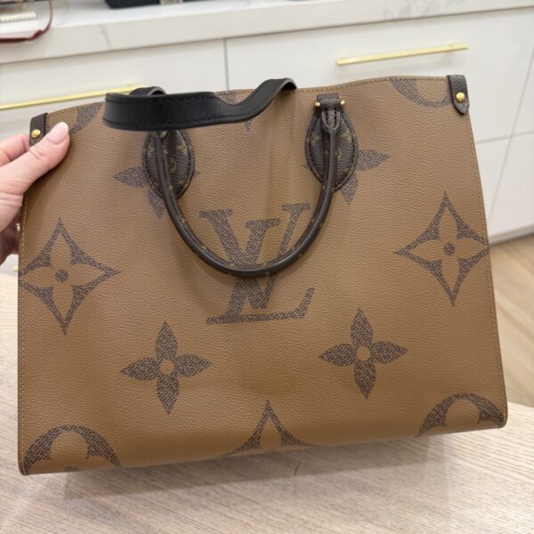 Louis Vuitton Monogram Reverse Giant Onthego MM