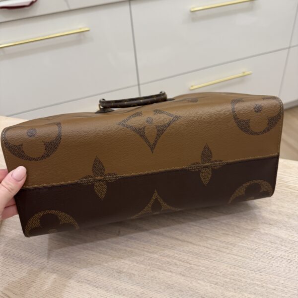 Louis Vuitton Monogram Reverse Giant Onthego MM