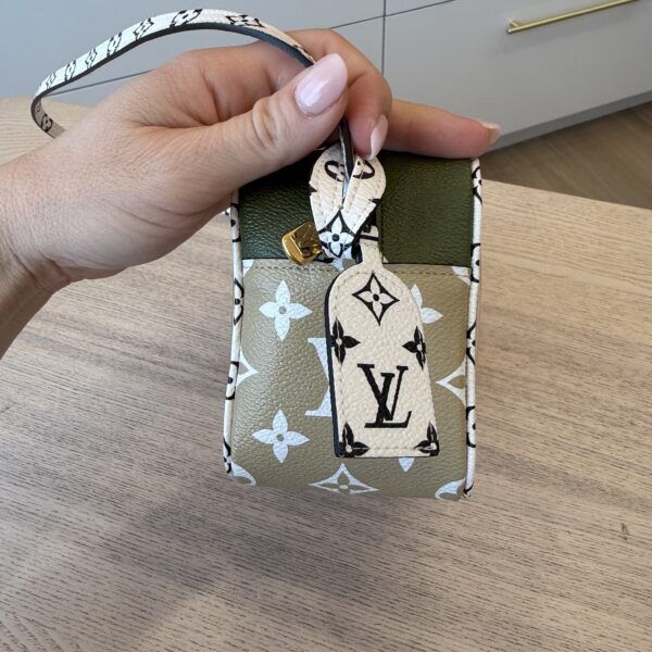 Louis Vuitton Monogram Giant Beach Pouch Green Kaki