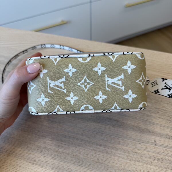 Louis Vuitton Monogram Giant Beach Pouch Green Kaki