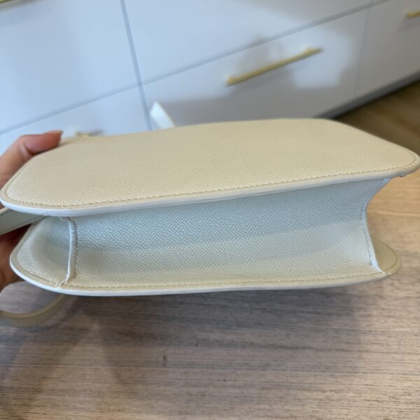 Tom Ford Tara Medium Crossbody in Grained Leather with Leather Strap Chalk