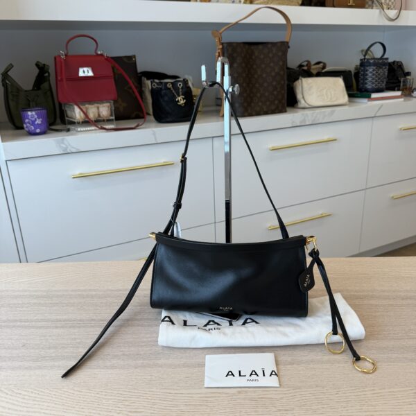 Alaia Le Click East West Medium Bag In Leather Black