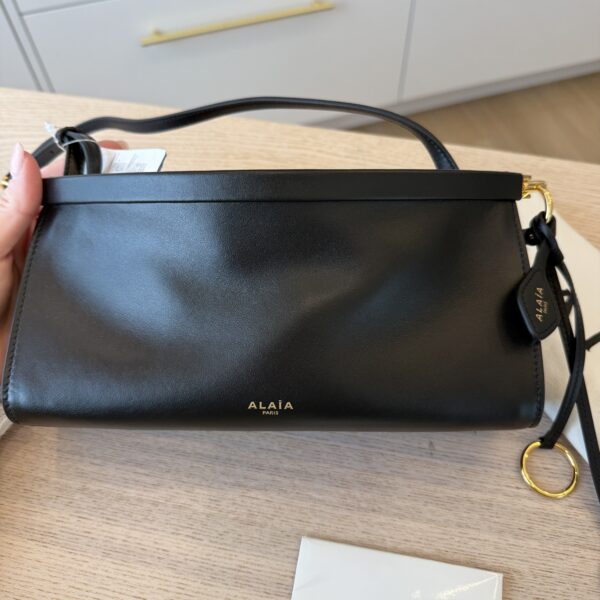 Alaia Le Click East West Medium Bag In Leather Black