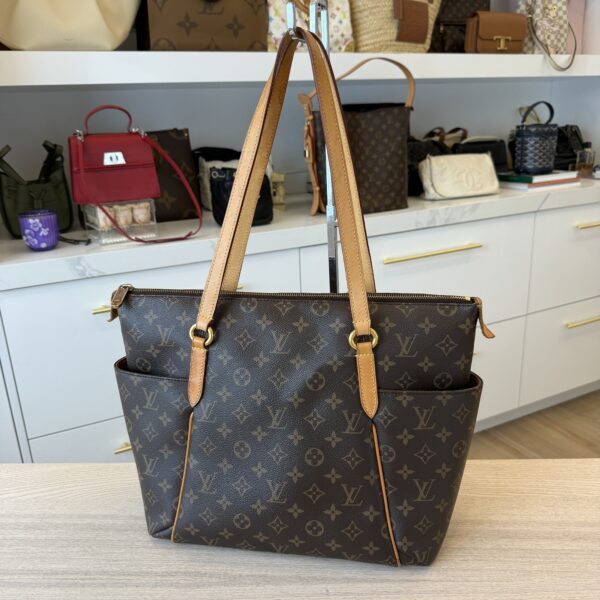 Louis Vuitton Monogram Totally MM