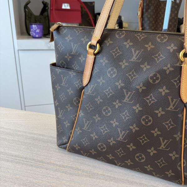 Louis Vuitton Monogram Totally MM