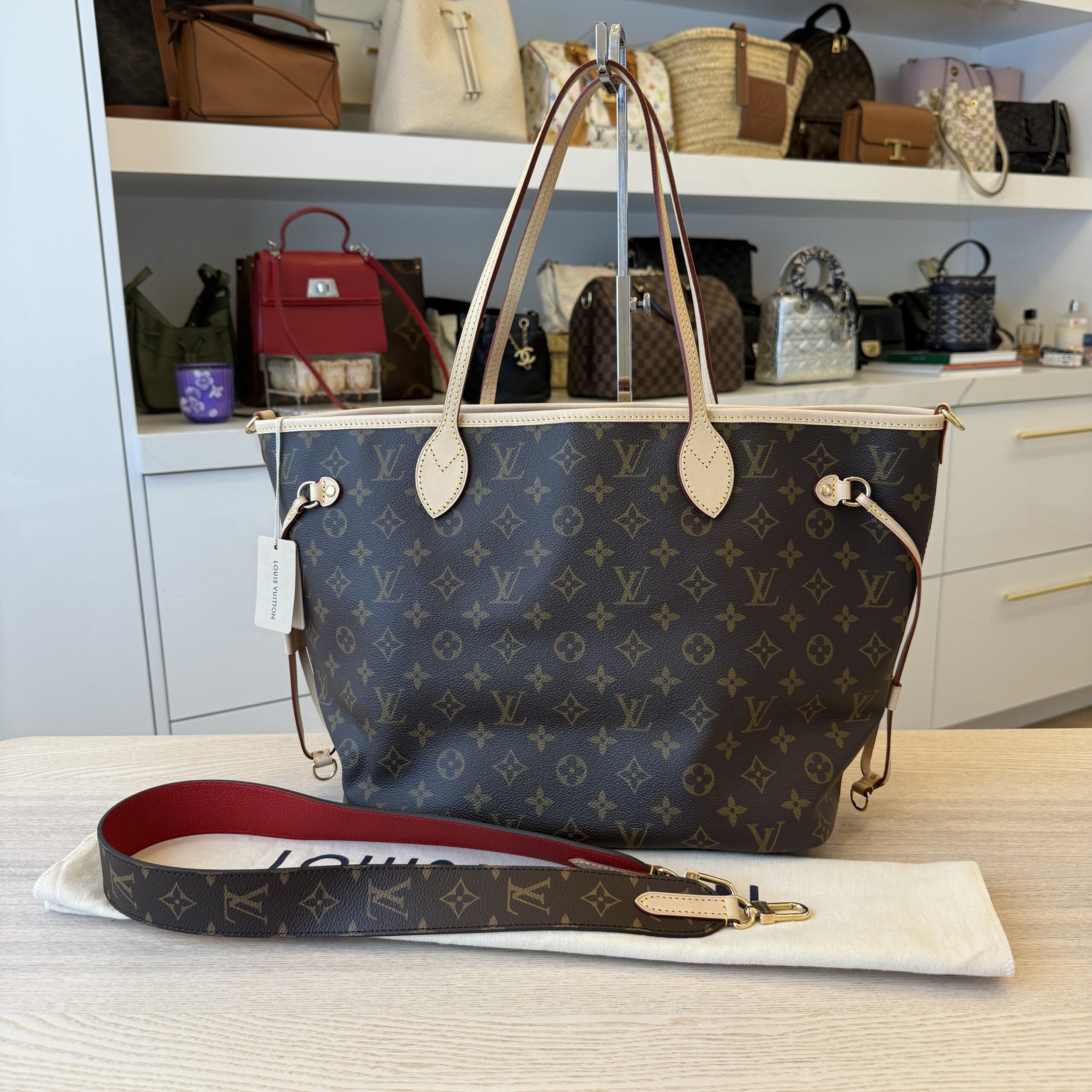 Louis Vuitton Neverfull Bandoulière Inside Out MM Rouge Sari