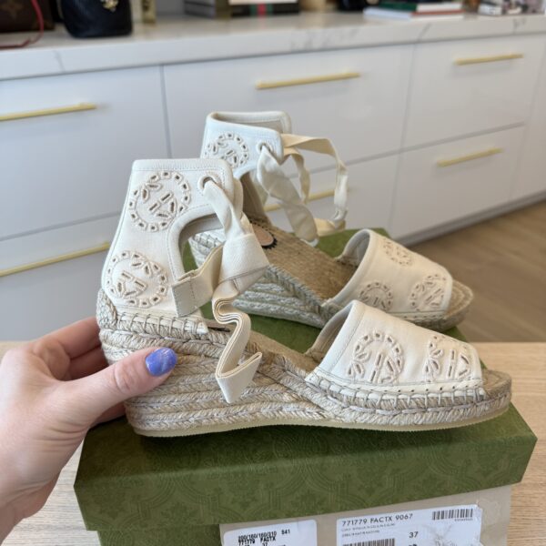 Gucci Women's Damita Espadrilles Interlocking G Embroidered Canvas Size 37