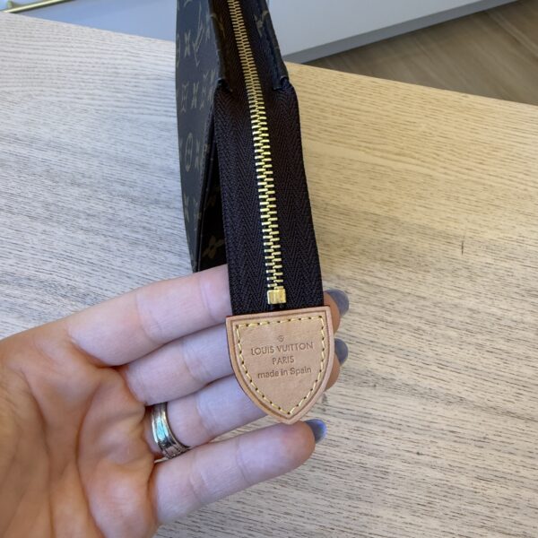 Louis Vuitton Monogram Toiletry 19