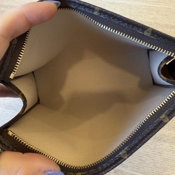 Louis Vuitton Monogram Toiletry 19