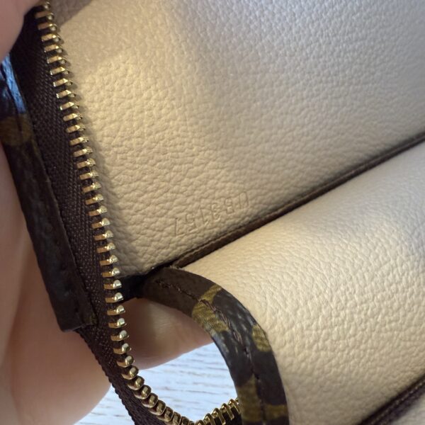 Louis Vuitton Monogram Toiletry 19