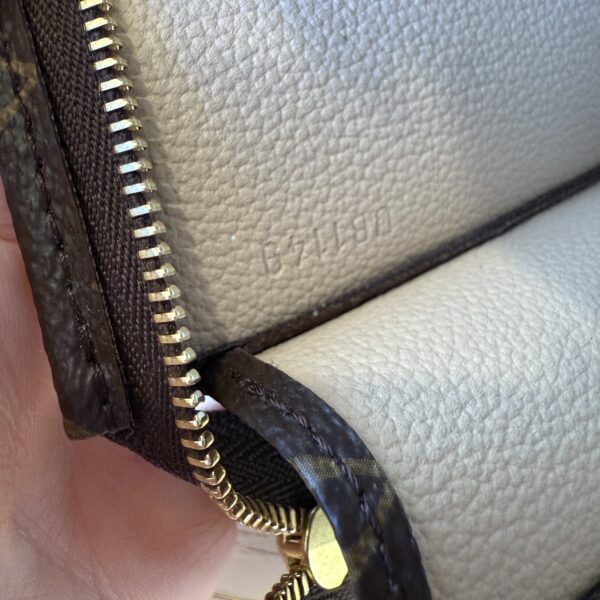 Louis Vuitton Monogram Toiletry 15